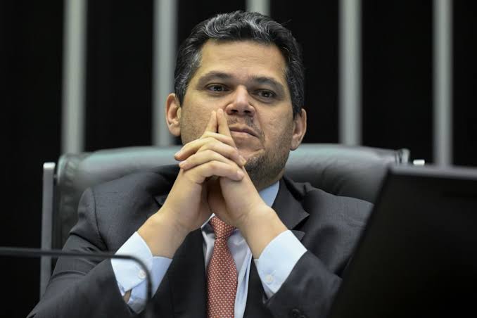 Oposição pressiona Alcolumbre por CPMI do Banco Master